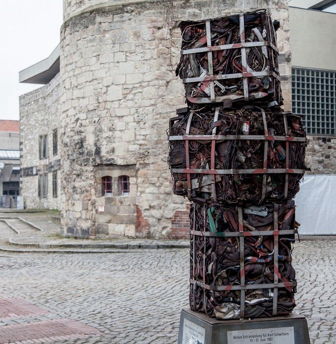 Hannover Altstadt: Hohes Ufer - Denkmal für Kurt Schwitters und Karl Jakob Hirsch (von János Nádasdy)