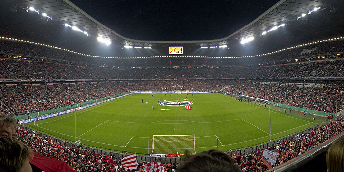 Allianz Arena München (vor dem DFB-Pokal-Halbfinale 2013 FC Bayern München - VfL Wolfsburg)