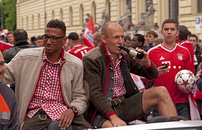 Ludwigstraße: Meisterschaftskorso 2013 des FC Bayern München - Jérome Boateng, Arjen Robben