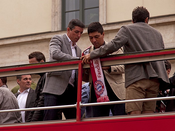 Ludwigstraße: Meisterschaftskorso 2013 des FC Bayern München - Legenden des FC Bayern