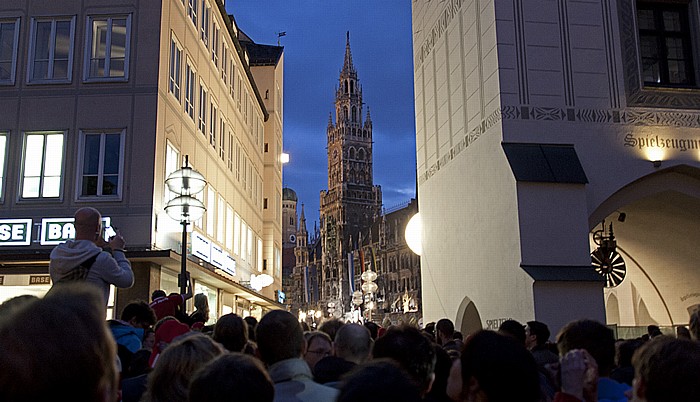 Marienplatz: Meisterschaftsfeier 2013 des FC Bayern München Neues Rathaus
