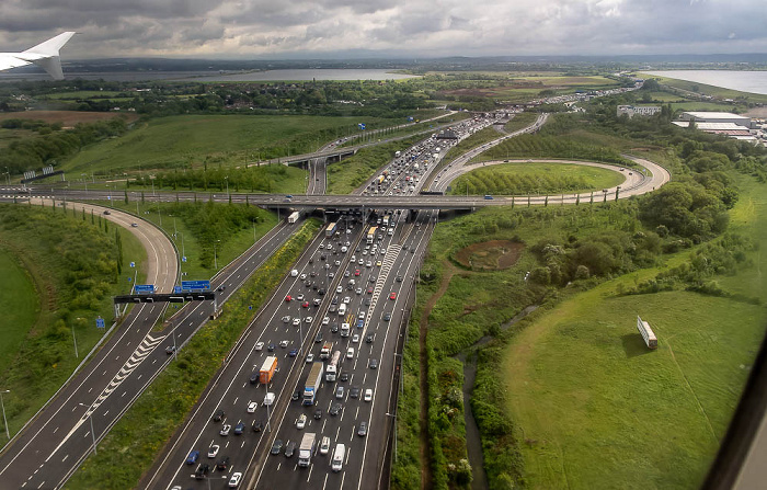 London Borough of Hillingdon: M25 (London Orbital Motorway) Luftbild aerial photo