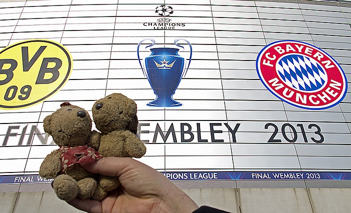 London Wembley Park: Wembley-Stadion (Wembley Stadium) - Teddine und Teddy
