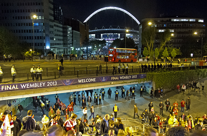 London Wembley Park: Olympic Way (Wembley Way), Wembley-Stadion (Wembley Stadium)