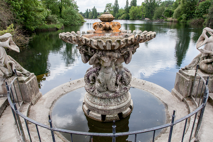 Hyde Park: Italian Gardens, The Long Water London