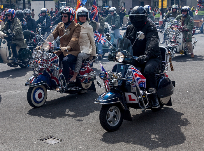 City of Westminster: Parliament Square - Mods auf Motorrollern London