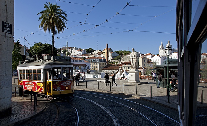 Eléctrico 28: Largo de Santa Luzia Lissabon