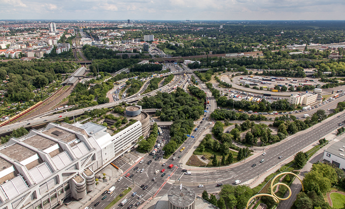Blick vom Funkturm: Internationales Congress Centrum (ICC) und Autobahndreieck Funkturm Berlin
