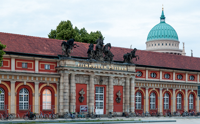 Breite Straße: Filmmuseum Potsdam Nikolaikirche