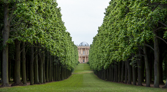 Potsdam Park Sanssouci: Sichtachse vom Orangerieschloss nach Westen zum Belvedere auf dem Klausberg