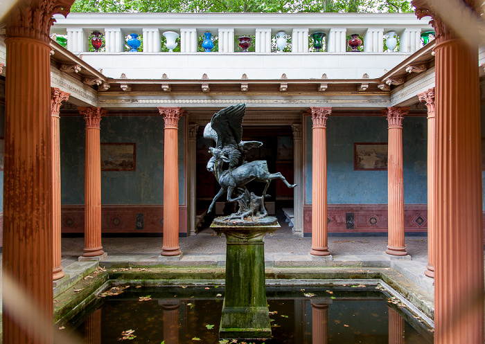 Park Sanssouci: Paradiesgarten (Botanischer Garten Potsdam) - Gartenpavillon (Atrium, Stibadium)