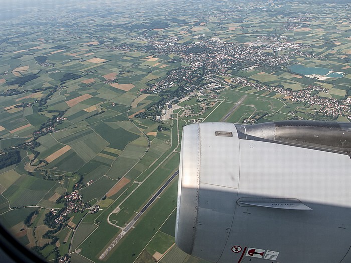 Bayern - Landkreis Erding: Fliegerhorst Erding und Kronthaler Weiher (rechts oben) Landkreis Erding