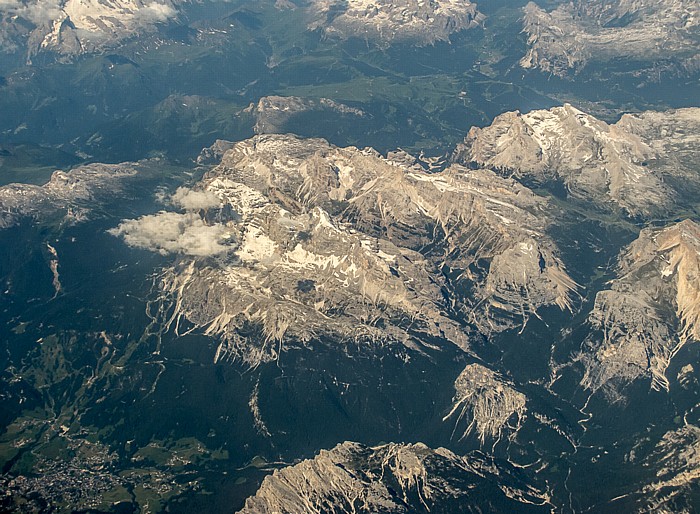 Venetien - Provincia di Belluno: Fanesgruppe (Dolomiten) Cortina d'Ampezzo Gadertal Valle del Boite Luftbild aerial photo