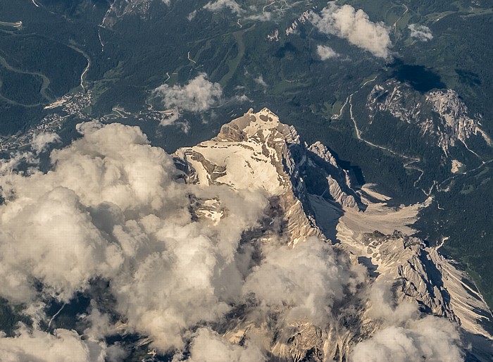 Venetien - Provincia di Belluno: Dolomiten Luftbild aerial photo