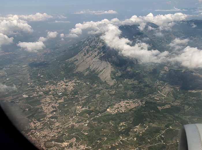 Kampanien - Provincia di Benevento: Taburno Camposauro mit dem Monte Taburno Bonea Montesarchio Luftbild aerial photo