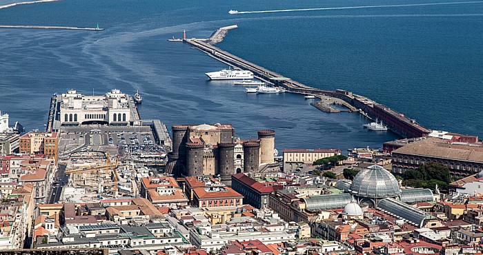 Blick vom Castel Sant' Elmo: Centro Storico, Hafen (Porto di Napoli), Golf von Neapel Castel Nuovo Stazione Marittima di Napoli
