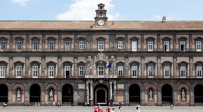 Centro Storico: Piazza del Plebiscito, Palazzo Reale di Napoli Neapel