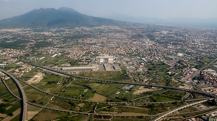 Kampanien - Città metropolitana di Napoli: Neapel, Vesuv Luftbild aerial photo