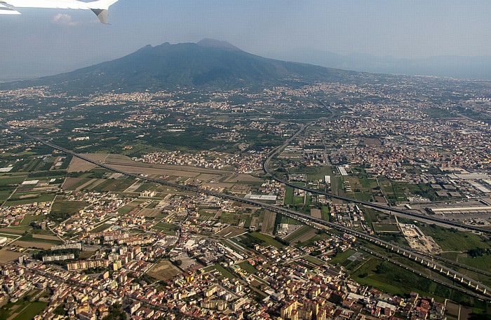 Kampanien - Città metropolitana di Napoli: Neapel, Vesuv Luftbild aerial photo