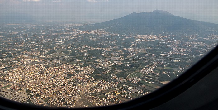 Kampanien - Città metropolitana di Napoli: Vesuv Pomigliano d'Arco Luftbild aerial photo