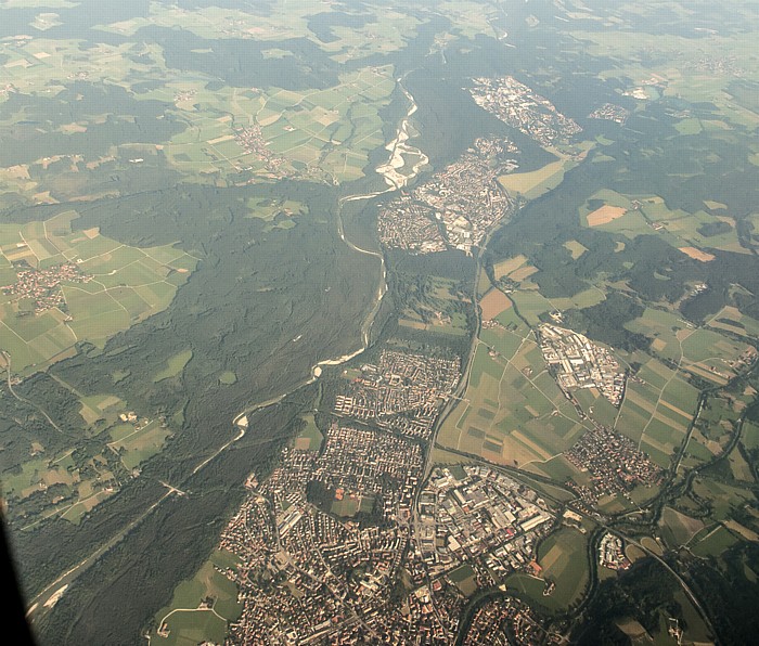 Bayern - Landkreis Bad Tölz-Wolfratshausen: Wolfratshausen (unten) und Geretsried Pupplinger Au Luftbild aerial photo