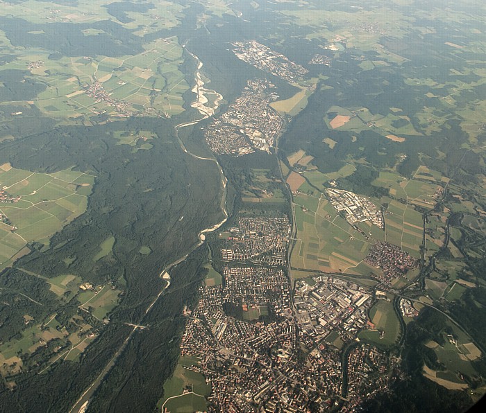 Bayern - Landkreis Bad Tölz-Wolfratshausen: Wolfratshausen (unten) und Geretsried Pupplinger Au Luftbild aerial photo