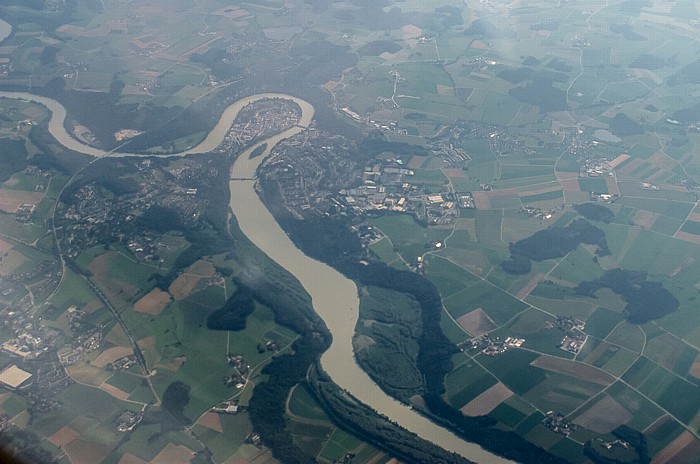 Bayern - Landkreis Rosenheim: Wasserburg am Inn und Inn Luftbild aerial photo
