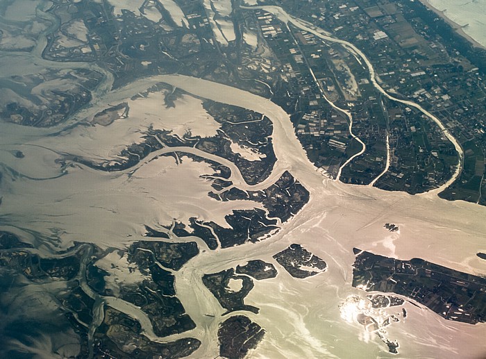 Città metropolitana di Venezia Venetien - Città Metropolitana di Venezia: Laguna di Venezia (Lagune von Venedig) Cavallino-Treporti Litorale del Cavallino Luftbild aerial photo