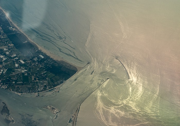 Città metropolitana di Venezia Venetien - Città Metropolitana di Venezia: Laguna di Venezia (Lagune von Venedig) Cavallino-Treporti Litorale del Cavallino Luftbild aerial photo