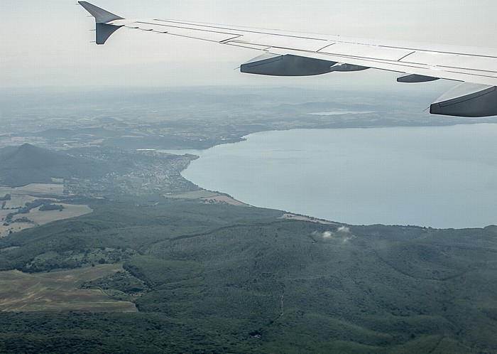 Latium - Città metropolitana di Roma Capitale: Lago di Bracciano Lago di Martignano Trevignano Romano Luftbild aerial photo