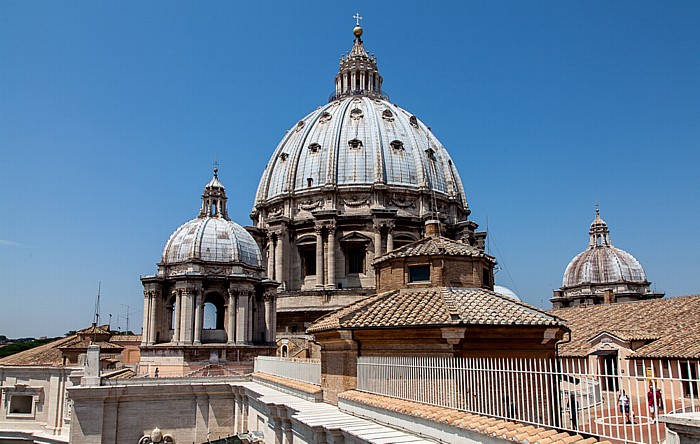 Vatikan Petersdom: Dach des Längshauses, Kuppel