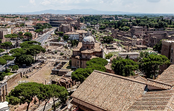 Rom Blick vom Monumento Vittorio Emanuele II Forum Romanum Kolosseum Palatin Santa Maria in Aracoeli Santi Luca e Martina Via dei Fori Imperiali