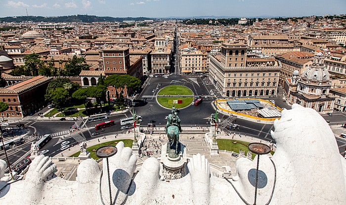 Blick vom Monumento Vittorio Emanuele II: Altstadt - Piazza Venezia Rom