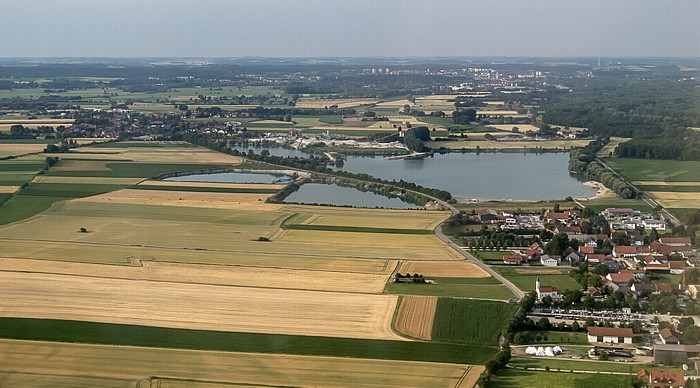 Bayern - Landkreis Freising (v.l.): Pulling, Pullinger Weiher, Achering Luftbild aerial photo