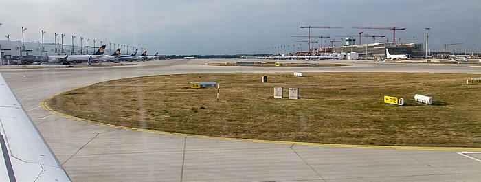 Flughafen Franz Josef Strauß: Terminal 2 (links) und das sich im Bau befindliche Satellitenterminal München