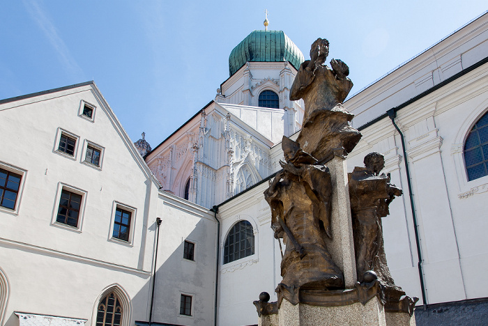 Dom St. Stephan: Domhof Passau