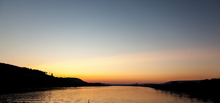 Kurz vor Sonnenaufgang über der Donau Pöchlarn