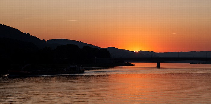 Pöchlarn Sonnenaufgang über der Donau