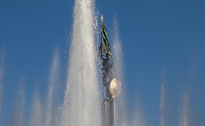Schwarzenbergplatz: Hochstrahlbrunnen, Heldendenkmal der Roten Armee (Russendenkmal, Befreiungsdenkmal) Wien