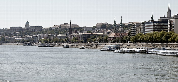 Budapest Donau, Buda mit dem Burgberg Burgpalast Kalvinistenkirche Matthiaskirche St.-Anna-Kirche