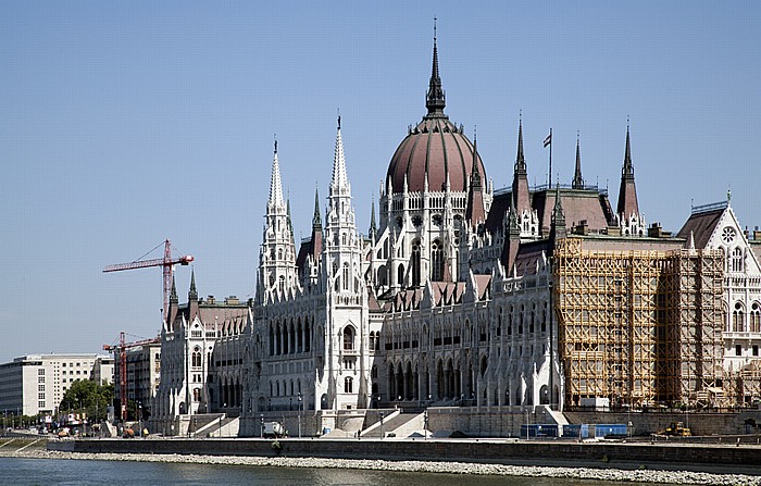 Donau, Pest mit dem Parlamentsgebäude Budapest