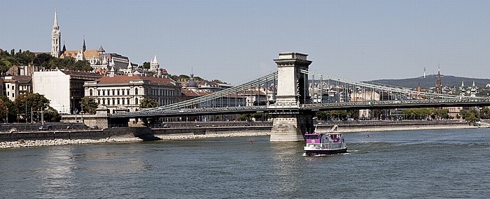 Budapest Donau, Kettenbrücke (Széchenyi Lánchíd), Buda Burgberg Fischerbastei Matthiaskirche