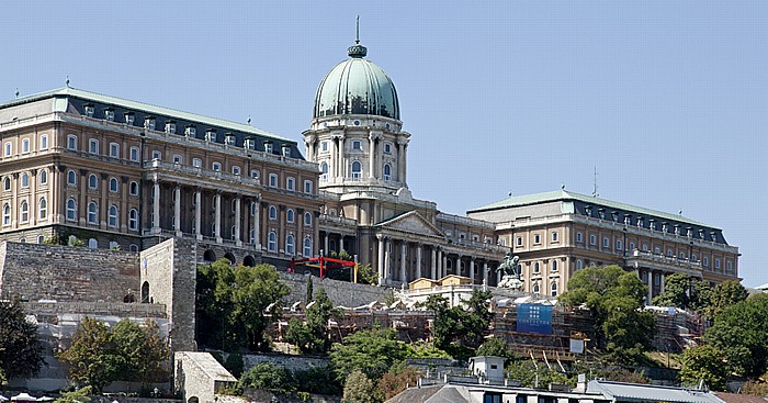 Buda: Burgberg mit dem Burgpalast (Budavári palota). Budapest