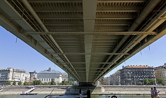 Budapest Donau, Elisabethbrücke (Erzsébet híd), Pest