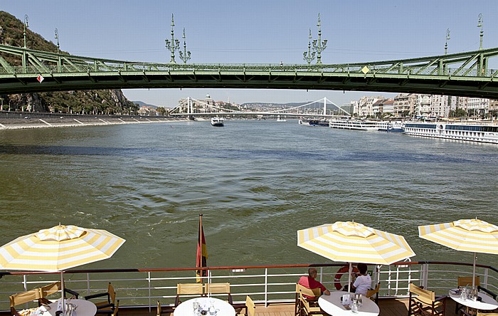 Budapest Donau, Freiheitsbrücke (Szabadság híd) Buda Elisabethbrücke Pest