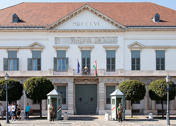 Burgberg: Sándor-Palast (Sándor-palota, Sitz des Staatspräsidenten) Budapest
