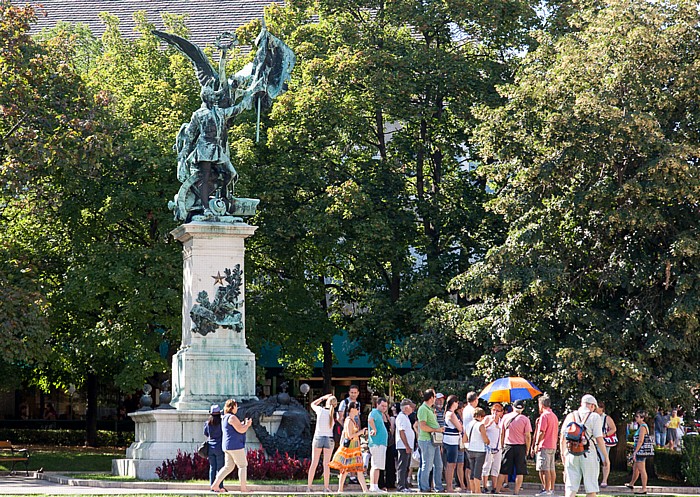 Burgberg: Honvéd-szobor Budapest