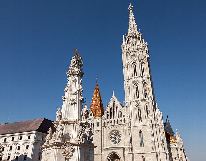 Budapest Burgberg: Dreifaltigkeitssäule (Szentháromság-szobor), Matthiaskirche (Mátyás templom)