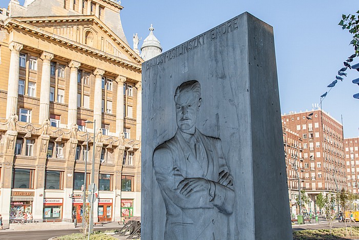 Budapest Pest: Deák Ferenc tér - Denkmal von Endre Bajcy-Zsilinszky Anker-Haus