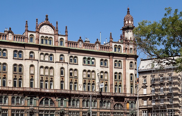 Pest: Ferenciek tere - Brudern-ház (Párizsi udvar) Budapest